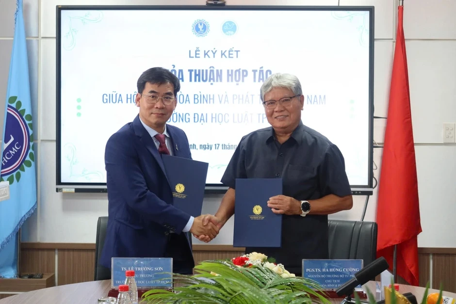Nguyên Bộ trưởng Tư pháp Hà Hùng Cường: Nghề luật thầm lặng nhưng rất quan trọng Nguyên Bộ trưởng Tư pháp Hà Hùng Cường: Nghề luật thầm lặng nhưng rất quan trọng
