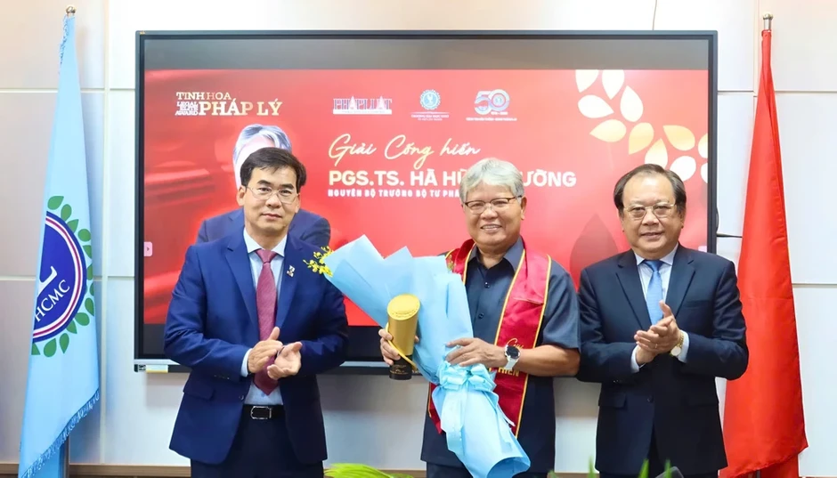 Nguyên Bộ trưởng Tư pháp Hà Hùng Cường: Nghề luật thầm lặng nhưng rất quan trọng Nguyên Bộ trưởng Tư pháp Hà Hùng Cường: Nghề luật thầm lặng nhưng rất quan trọng