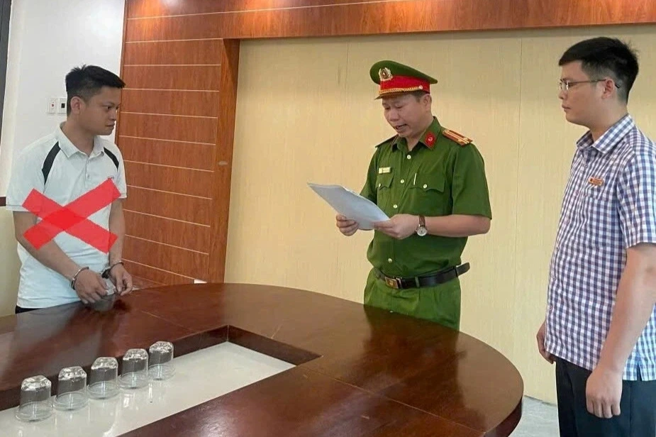Nguyên cán bộ giải phóng mặt bằng bị bắt vì lừa đảo Nguyên cán bộ giải phóng mặt bằng bị bắt vì lừa đảo