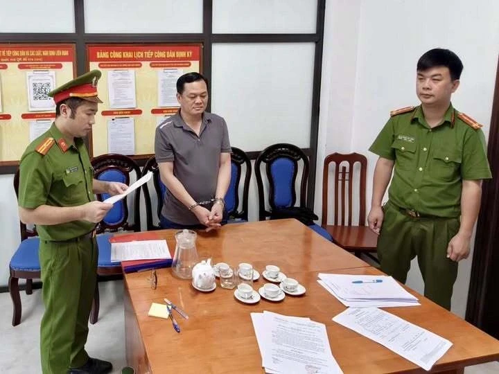 Nguyên cán bộ ủy ban kiểm tra tỉnh ủy lừa "chạy việc" Nguyên cán bộ ủy ban kiểm tra tỉnh ủy lừa "chạy việc"
