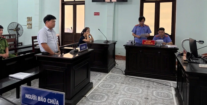 Nguyên Giám đốc CDC Thừa Thiên - Huế từ chối nhận tiền "cám ơn" của Công ty Việt Á Nguyên Giám đốc CDC Thừa Thiên - Huế từ chối nhận tiền "cám ơn" của Công ty Việt Á