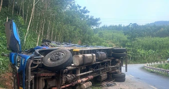 Nguyên nhân vụ lật xe tải trên đèo Vi Ô Lắk làm 2 người tử vong