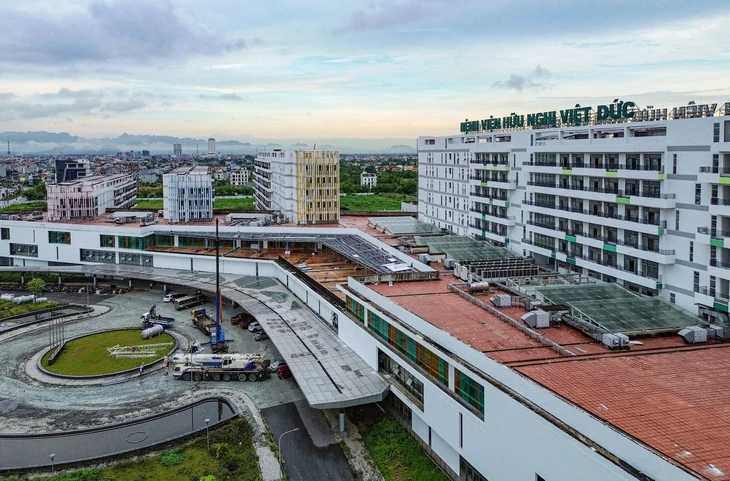 Nhà thầu khai bị ép chi tổng 100 tỉ, bà Nguyễn Thị Kim Tiến nói chỉ được cấp dưới đưa 7,5 tỉ Nhà thầu khai bị ép chi tổng 100 tỉ, bà Nguyễn Thị Kim Tiến nói chỉ được cấp dưới đưa 7,5 tỉ