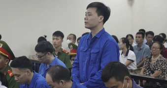 Nhận 700 triệu từ doanh nghiệp, cựu cán bộ hải quan chỉ nghĩ tiền cảm ơn