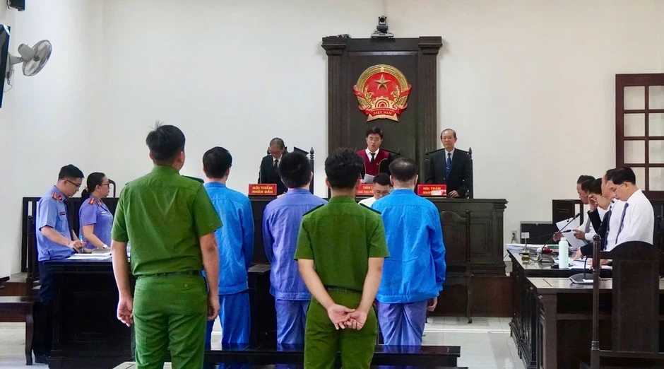 Nhận định của tòa vụ 2 cựu cán bộ đoàn bán giấy công tác xã hội khống cho sinh viên Nhận định của tòa vụ 2 cựu cán bộ đoàn bán giấy công tác xã hội khống cho sinh viên