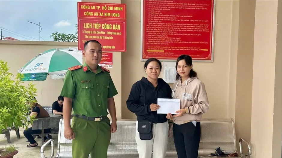Nhận gần 19 triệu đồng chuyển nhầm, người phụ nữ trình báo công an Nhận gần 19 triệu đồng chuyển nhầm, người phụ nữ trình báo công an