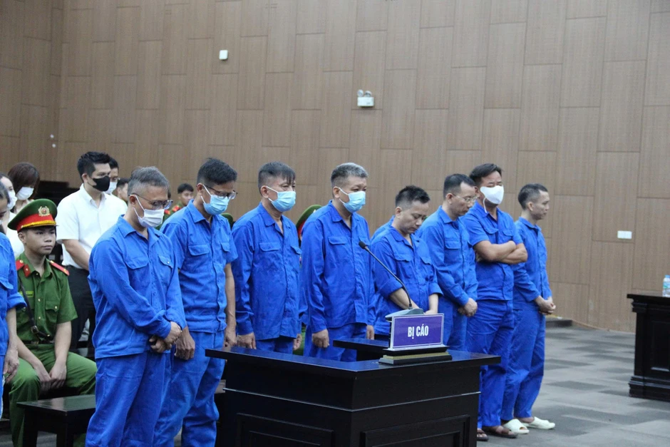 Nhận hối lộ 16 tỷ đồng, luật sư cho rằng cựu Thứ trưởng Nguyễn Bá Hoan phạm tội 'không vì tiền' Nhận hối lộ 16 tỷ đồng, luật sư cho rằng cựu Thứ trưởng Nguyễn Bá Hoan phạm tội 'không vì tiền'