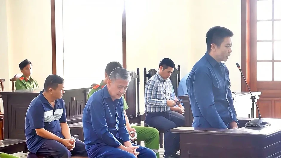 Nhận hối lộ tiền tỉ, cựu giám đốc ngân hàng bị phạt 16 năm tù Nhận hối lộ tiền tỉ, cựu giám đốc ngân hàng bị phạt 16 năm tù