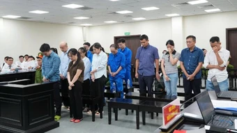 Nhận tiền hối lộ "vì một phút yếu lòng"