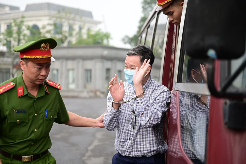 Nhận tiền liên quan loạt dự án, cựu Thứ trưởng Hoàng Văn Thắng hầu tòa Nhận tiền liên quan loạt dự án, cựu Thứ trưởng Hoàng Văn Thắng hầu tòa
