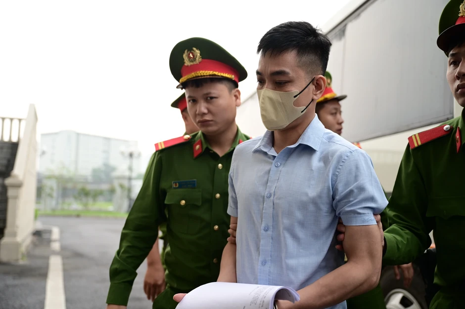Nhận tiền liên quan loạt dự án, cựu Thứ trưởng Hoàng Văn Thắng hầu tòa Nhận tiền liên quan loạt dự án, cựu Thứ trưởng Hoàng Văn Thắng hầu tòa