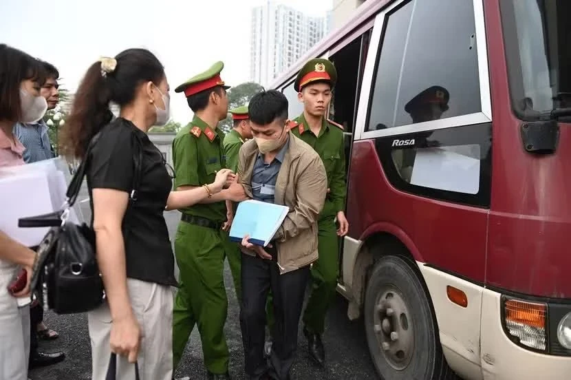 Nhận tiền liên quan loạt dự án, cựu Thứ trưởng Hoàng Văn Thắng hầu tòa Nhận tiền liên quan loạt dự án, cựu Thứ trưởng Hoàng Văn Thắng hầu tòa