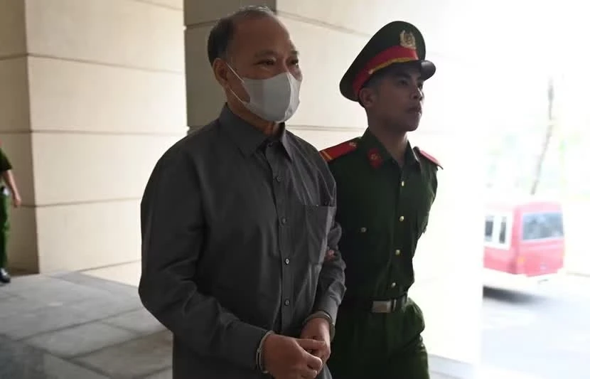 Nhận tiền liên quan loạt dự án, cựu Thứ trưởng Hoàng Văn Thắng hầu tòa Nhận tiền liên quan loạt dự án, cựu Thứ trưởng Hoàng Văn Thắng hầu tòa