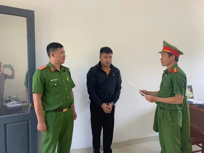 Nhân viên giả tin nhắn của giám đốc công ty bất động sản lừa tiền khách hàng Nhân viên giả tin nhắn của giám đốc công ty bất động sản lừa tiền khách hàng