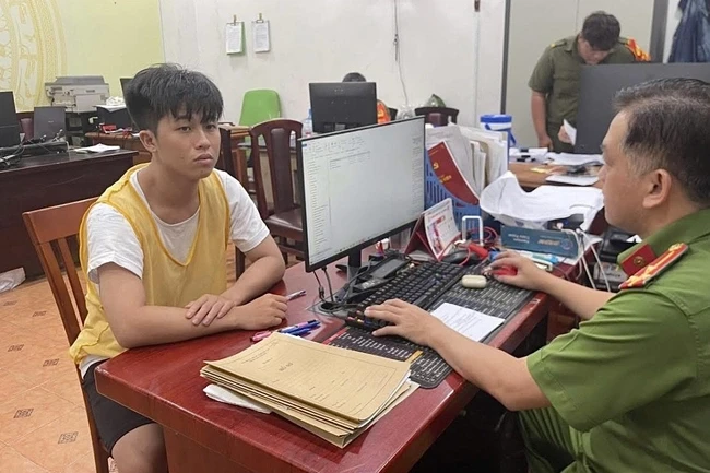 Nhanh chóng bắt giữ kẻ ra tay trộm trong tiệm internet ở TPHCM Nhanh chóng bắt giữ kẻ ra tay trộm trong tiệm internet ở TPHCM