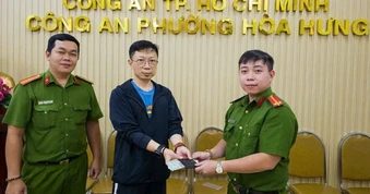 Nhậu say ngủ quên ở vỉa hè, người đàn ông bị trộm tài sản