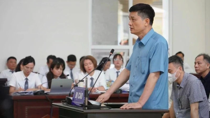 Nhiều bị cáo liệt kê thành tích, nộp bằng khen, giấy khen để xin giảm án Nhiều bị cáo liệt kê thành tích, nộp bằng khen, giấy khen để xin giảm án