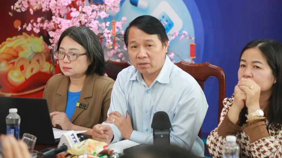 Nhiều bị hại vượt hàng chục cây số đến toà nhưng phiên xử cựu giám đốc Bệnh viện vùng Tây Nguyên bị hoãn Nhiều bị hại vượt hàng chục cây số đến toà nhưng phiên xử cựu giám đốc Bệnh viện vùng Tây Nguyên bị hoãn