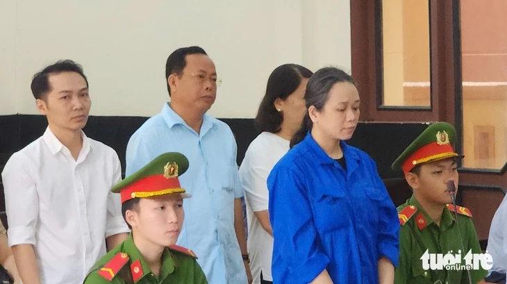 Nhiều cán bộ tại Ban Thi đua - Khen thưởng tỉnh Đồng Tháp hầu tòa Nhiều cán bộ tại Ban Thi đua - Khen thưởng tỉnh Đồng Tháp hầu tòa