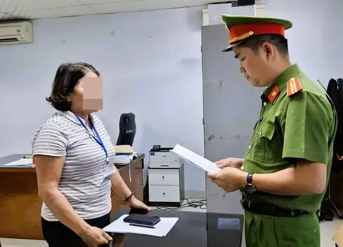 Nhiều chủ doanh nghiệp ở Đà Nẵng mua bán hàng trăm hóa đơn khống, trị giá hàng chục tỷ đồng Nhiều chủ doanh nghiệp ở Đà Nẵng mua bán hàng trăm hóa đơn khống, trị giá hàng chục tỷ đồng