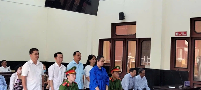 Nhiều cựu lãnh đạo ban thi đua - khen thưởng ở Đồng Tháp hầu tòa Nhiều cựu lãnh đạo ban thi đua - khen thưởng ở Đồng Tháp hầu tòa
