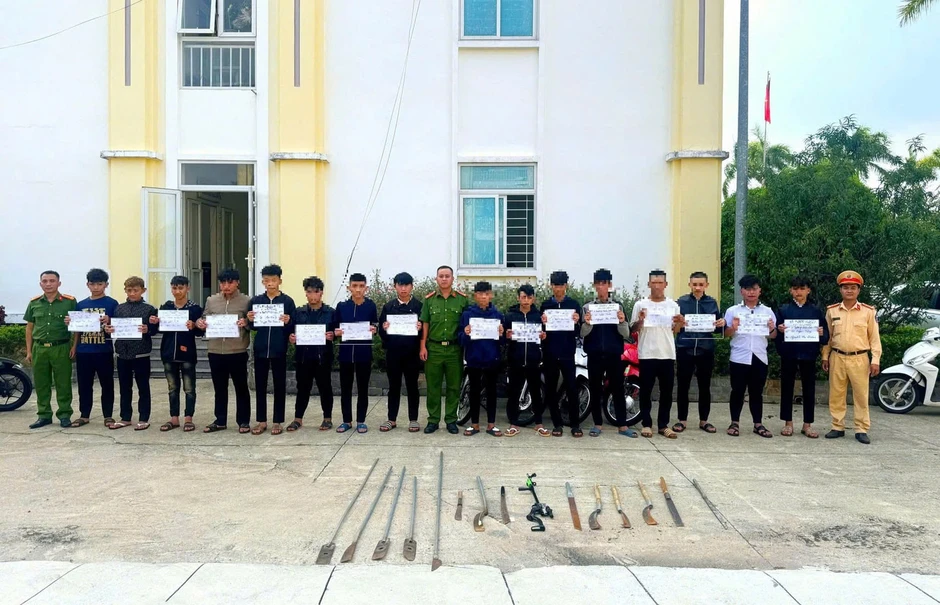 Nhiều học sinh liên quan vụ hàng chục đối tượng mang hung khí đi giải quyết mâu thuẫn Nhiều học sinh liên quan vụ hàng chục đối tượng mang hung khí đi giải quyết mâu thuẫn