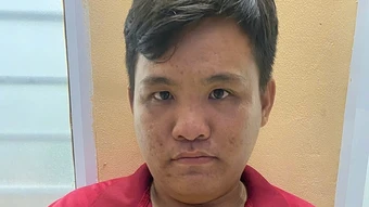 Nhiều lần xâm hại bé gái hàng xóm 7 tuổi
