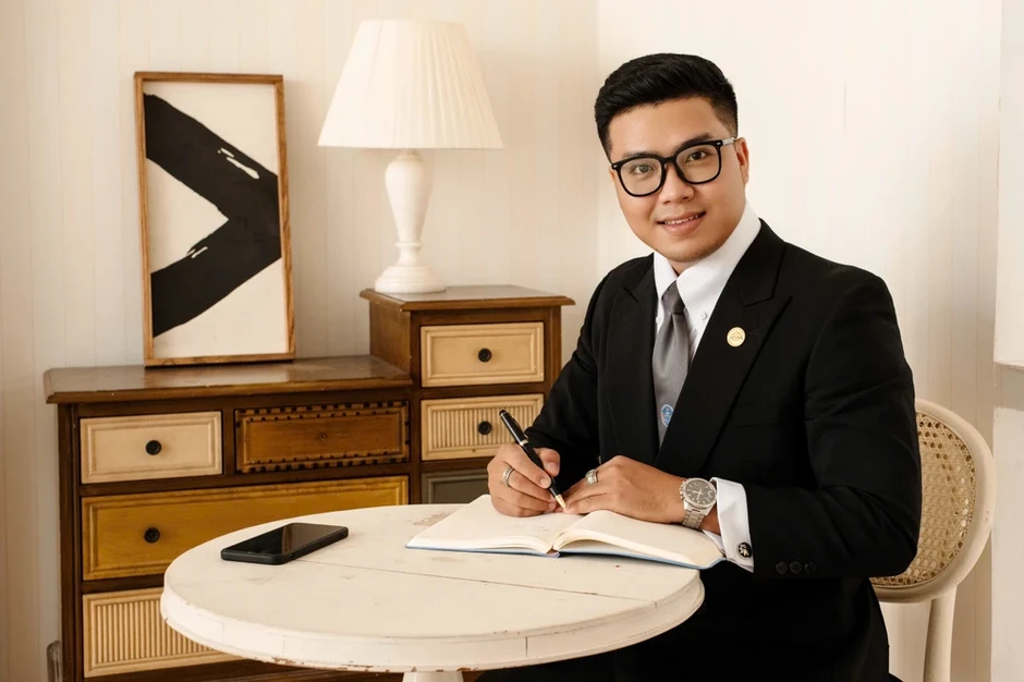 Nhiều người tá hỏa khi thấy bản thân nhập viện, bán hàng giả trên... facebook Nhiều người tá hỏa khi thấy bản thân nhập viện, bán hàng giả trên... facebook