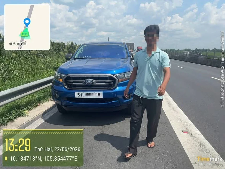 Nhiều tài xế vi phạm dừng, đỗ xe trên cao tốc Trung Lương - Mỹ Thuận Nhiều tài xế vi phạm dừng, đỗ xe trên cao tốc Trung Lương - Mỹ Thuận