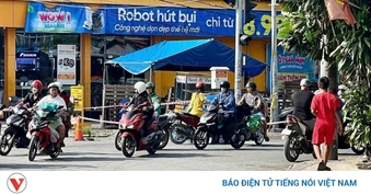 Nhiều vết máu kéo dài tại hiện trường vụ người đàn ông bị sát hại ở TP.HCM