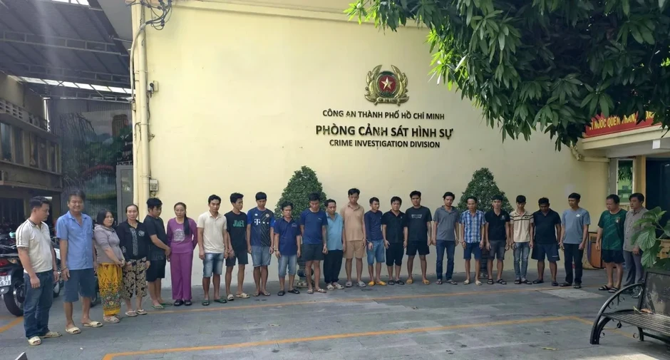 Nhóm 24 tài xế nâng khống tải trọng xe, chiếm đoạt 500 tấn hạt điều trị giá 22 tỷ đồng Nhóm 24 tài xế nâng khống tải trọng xe, chiếm đoạt 500 tấn hạt điều trị giá 22 tỷ đồng