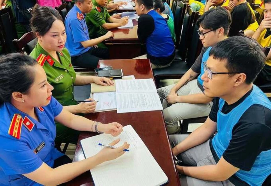 Nhóm bán 'hợp đồng sở hữu kỳ nghỉ' lừa 2.700 tỷ đồng qua 17.000 hợp đồng Nhóm bán 'hợp đồng sở hữu kỳ nghỉ' lừa 2.700 tỷ đồng qua 17.000 hợp đồng