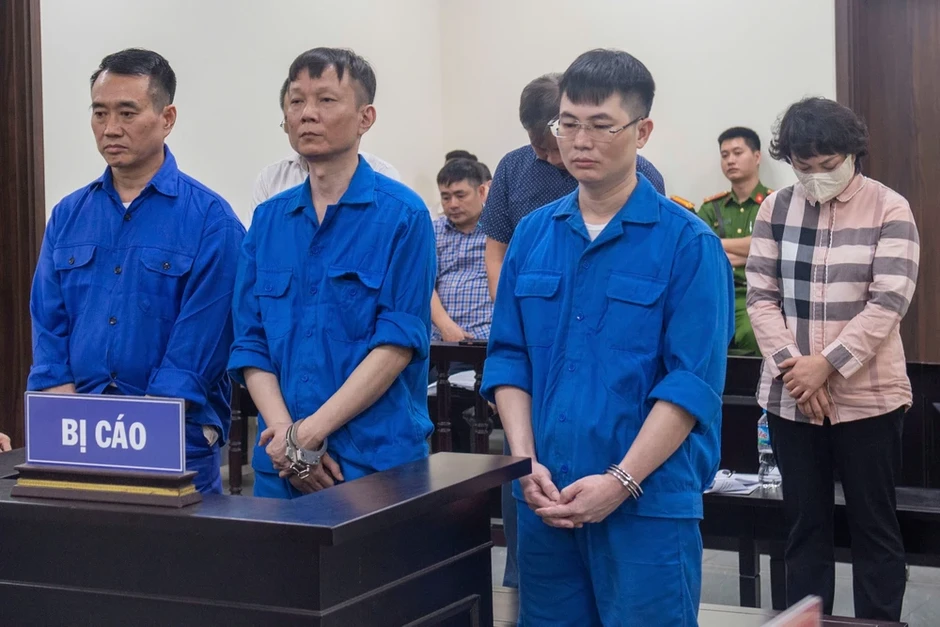 Nhóm cựu cán bộ phường nhận hối lộ lãnh án Nhóm cựu cán bộ phường nhận hối lộ lãnh án
