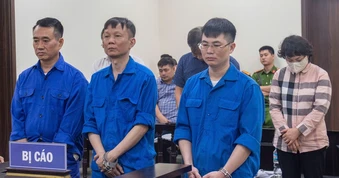 Nhóm cựu cán bộ phường nhận hối lộ lãnh án