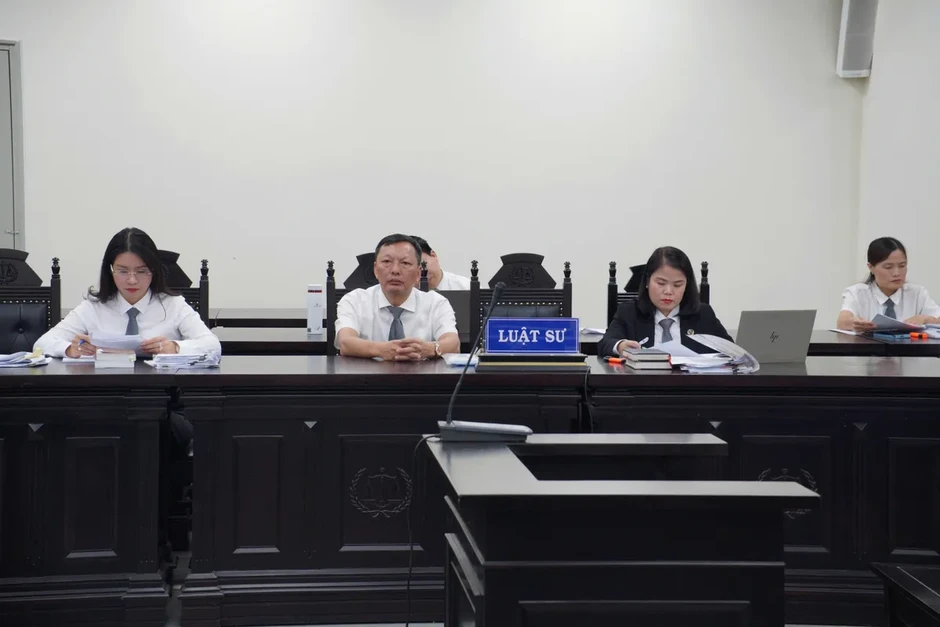 Nhóm cựu cán bộ Sở Y tế Hà Nội hầu tòa vì nhận hối lộ hàng tỷ đồng để cấp phép hành nghề y, dược Nhóm cựu cán bộ Sở Y tế Hà Nội hầu tòa vì nhận hối lộ hàng tỷ đồng để cấp phép hành nghề y, dược
