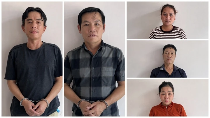Nhóm doanh nhân dởm dùng đá cuội giả đá thiên thạch, rao giá triệu USD Nhóm doanh nhân dởm dùng đá cuội giả đá thiên thạch, rao giá triệu USD