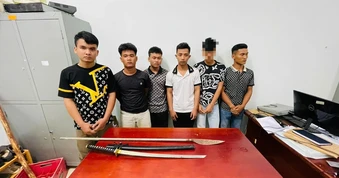 Nhóm đối tượng mang hung khí phục kích, chặn chém người chạy xe nẹt pô