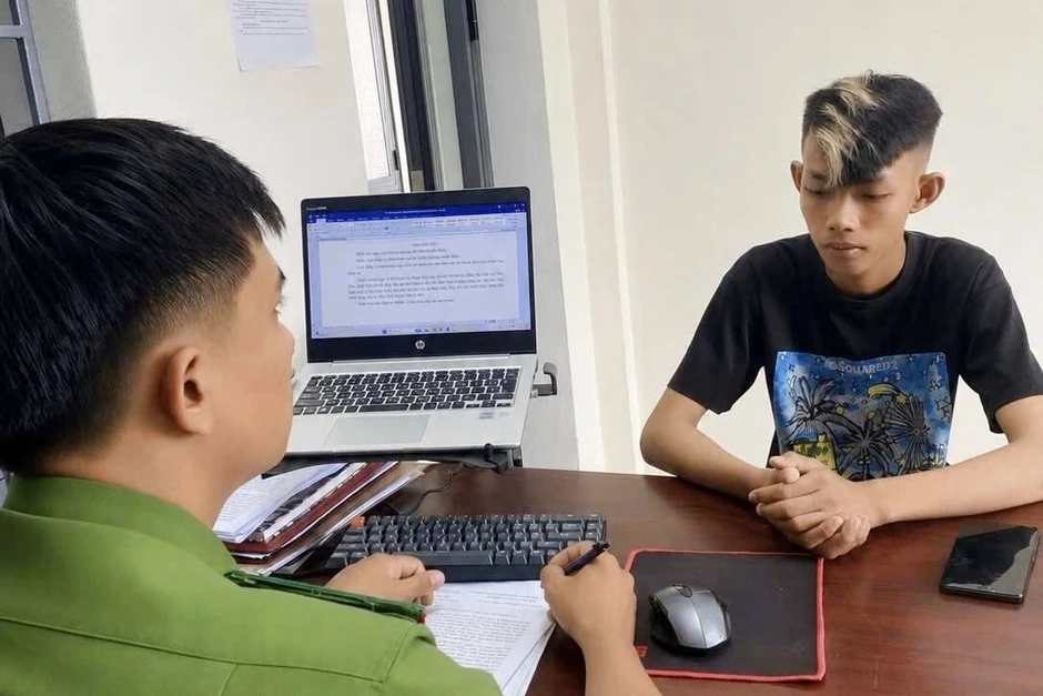 Nhóm học sinh lớp 8 giúp công an bắt kẻ trộm xe máy Nhóm học sinh lớp 8 giúp công an bắt kẻ trộm xe máy