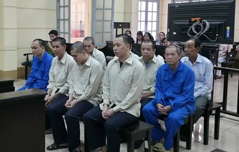 Nhóm khiêng quan tài dạo phố trước chợ Bến Thành lĩnh án