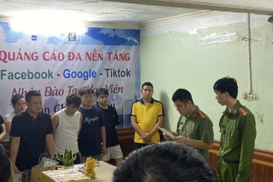 Nhóm mạo danh bán thuốc đông y 'gia truyền 4 đời' trị bệnh ngoài da Nhóm mạo danh bán thuốc đông y 'gia truyền 4 đời' trị bệnh ngoài da