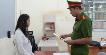 Nhóm nam nữ cùng quay phát trực tiếp nội dung khiêu dâm, kích dục