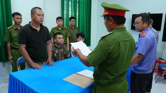 Nhóm người đập phá ôtô 'vì hiểu nhầm' bị bắt