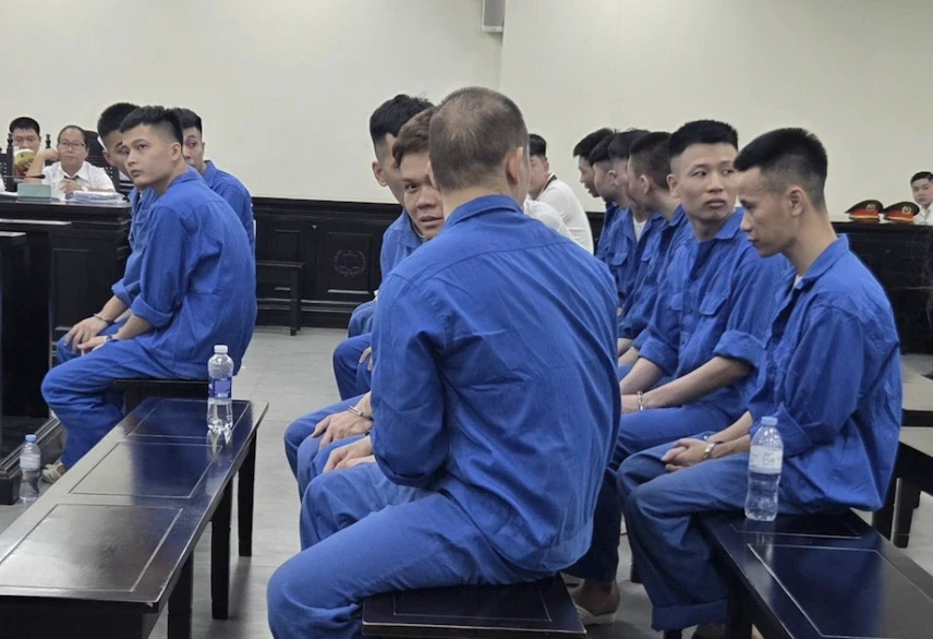 Nhóm người lợi dụng sự nổi tiếng của Huấn "Hoa Hồng" để lừa đảo Nhóm người lợi dụng sự nổi tiếng của Huấn "Hoa Hồng" để lừa đảo