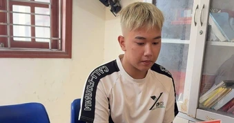 Nhóm thanh niên bốc đầu xe máy, phát trực tiếp lên mạng xã hội