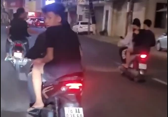 Nhóm thanh niên cầm hung khí chạy xe máy gây rối ở Nha Trang