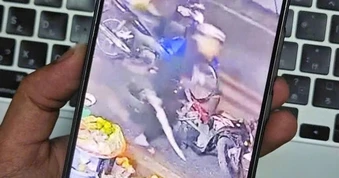 Nhóm thanh niên cầm hung khí gây náo loạn ở trung tâm TPHCM