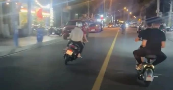 Nhóm thanh niên chạy xe lạng lách ở TPHCM