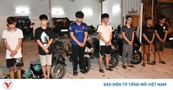 Nhóm thanh thiếu niên cầm hung khí rượt đánh, cướp xe giữa phố Đà Nẵng