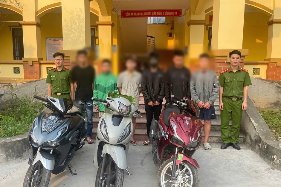 Nhóm thanh thiếu niên đeo mặt nạ truy đuổi, tấn công nhiều người trong đêm Nhóm thanh thiếu niên đeo mặt nạ truy đuổi, tấn công nhiều người trong đêm