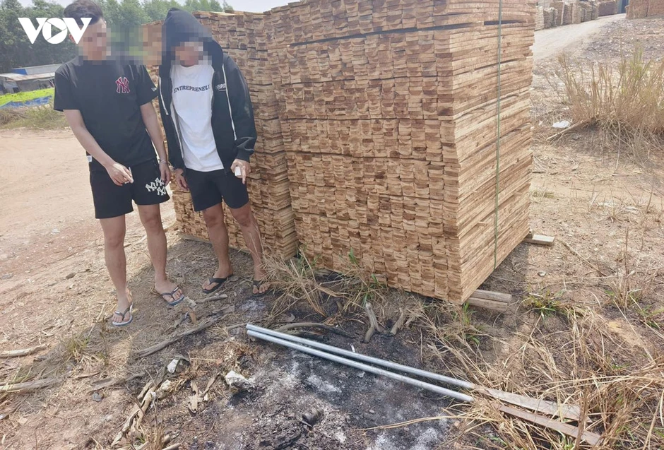 Nhóm thanh thiếu niên Đồng Nai mang hung khí hỗn chiến, 1 người chết Nhóm thanh thiếu niên Đồng Nai mang hung khí hỗn chiến, 1 người chết